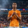 Cody Gakpo wearing Netherlands jersey at World Cup 2026 during an English reading and listening lesson on Listenglish.